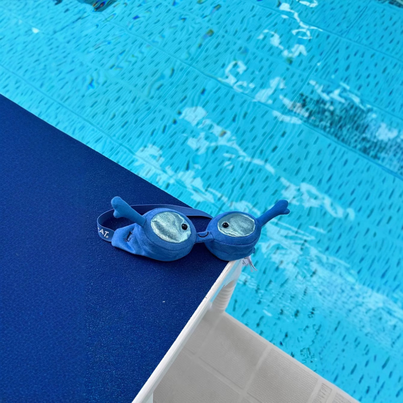 Jellycat Swimming Goggles Soft Toy - Detail