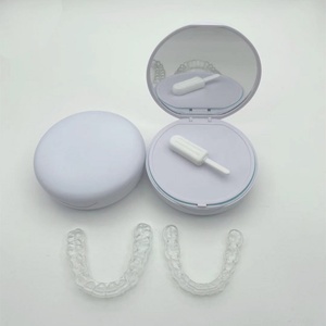 Nouvelle conception améliorée : Étui de voyage pour protège-dents avec miroir intégré - Product Image 3