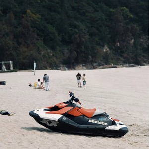 Moto Acuática Sea-Doo Spark 90 Trixx de 2 Plazas, 900 cc, 4 Tiempos, con Casco de Fibra de Vidrio - Product Image 3