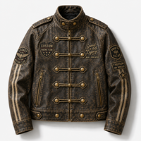 Blouson de motard en similicuir vieilli personnalisé, style Napoléon, avec multiples patchs brodés, col montant et boutons à bascule, manteau en cuir OEM