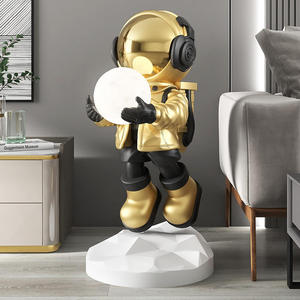 Lampe sur pied en forme de sculpture d'astronaute, résine argentée, lumière LED en forme de lune, statue moderne d'astronaute, décoration d'intérieur pour salon, chambre à coucher - Product Image 3