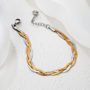 สร้อยข้อมือแฟชั่นประดับลูกปัด โซ่สแตนเลสลายดอกไม้ สำหรับผู้หญิง ของขวัญเครื่องประดับ - Product Image 2