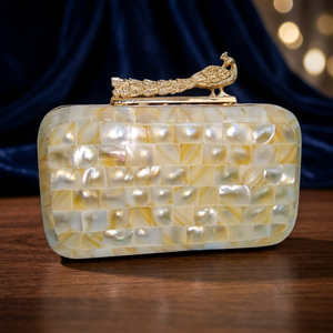 Bolso de Mano de Metal con Perlas, Estilo Bohemio Vintage para Niñas, Hecho a Mano por RF Crafts, con Líneas Plateadas, Bolso de Hombro Moderno - Product Image 2