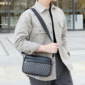 Sac bandoulière de luxe en cuir PU imperméable et durable à carreaux pour homme, petit sac messager décontracté pour le voyage quotidien et les trajets - Product Image 6