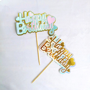 Adorno de pastel de acrílico iridiscente con forma de corazón dorado para decoración de pasteles, con mensaje de feliz cumpleaños y dulzura. - Product Image 2