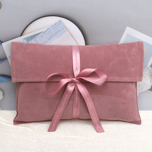 Pochette enveloppe en daim rose avec impression de logo personnalisé, sac à main, emballage cadeau, sac à bijoux, sac à poussière en velours de luxe avec rabat - Product Image 2
