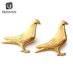 customize 3D pigeon bird animal plating gold shiny metal lapel pin badge brooch