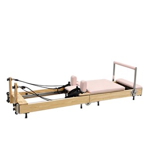 Reformer de Pilates de Madera de Roble Rosa con Logotipo Personalizado para Mujeres, Equipo de Entrenamiento Premium para Estudio - Product Image 2