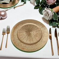 Assiette de présentation élégante en plastique doré brillant à motif végétal de 13 pouces pour la décoration de mariages et de dîners de luxe