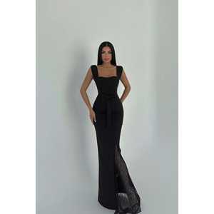 Vestido de noche largo negro estilo Remy con abertura y detalles de encaje para la madre de la novia o para fiestas formales - Product Image 4