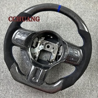 Volante de Fibra de Carbono con Base Plana en Alcántara, un Accesorio Interior Personalizado para Mitsubishi Lancer EVO X