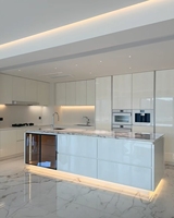 Îlots de cuisine modernes et ajustables avec évier en acrylique et panier de rangement, îlots de cuisine de luxe avec sièges