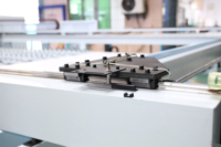 Scie à panneaux CNC à alimentation arrière automatique haute efficacité Mingan, machine de découpe du bois robuste pour la fabrication de meubles