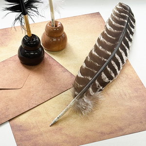 <span class=keywords><strong>Stylo</strong></span> à <span class=keywords><strong>plume</strong></span> en plumes de dinde naturelles, fait main, vintage, personnalisé - Product Image 1