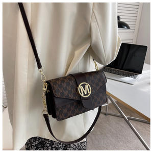 حقيبة كتف نسائية فاخرة عالية الجودة من الجلد الصناعي لعام 2024، حقيبة رسول متعددة الاستخدامات مع طباعة حرف <span class=keywords><strong>M</strong></span> وسلسلة، مناسبة للحفلات، صناعة صينية - Product Image 4