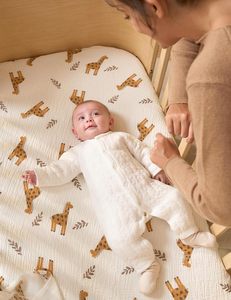 100% di cotone mussola per culla per bambini Set 2 pezzi morbido e traspirante e resistente con stampa giraffa <span class=keywords><strong>bianca</strong></span> copri materasso per culla - Product Image 2