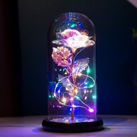 Cadeau romantique avec lumière LED en forme de rose, fleur lumineuse dans un dôme en verre avec base en bois, parfait pour la Saint-Valentin, Noël, un anniversaire