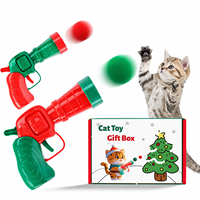 Jouets pour chats en plastique édition limitée Noël, lanceur de balles pelucheuses interactif silencieux avec balles en peluche pour chats d'intérieur
