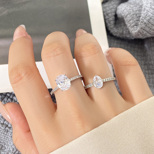 Bague de fiançailles ovale en zircone cubique, en laiton rhodié, classique, pour femme, avec sertissage à griffes - Product Image 3