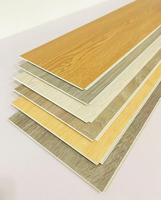 Revêtement de sol en vinyle adhésif PVC à texture bois imperméable moderne, dalles de luxe LVT/LVP pour intérieur