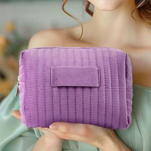 Sac cosmétique en velours grande capacité avec logo personnalisé, tendance, pour voyage, shopping, rangement de maquillage et articles de toilette, imperméable - Product Image 2
