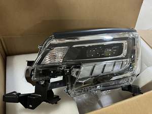 Precio de Fábrica para Toyota Hiace 2019+ Actualización a Crown Premio BodyKit Tuning Automotriz Parachoques Delantero con Faros LED - Product Image 6