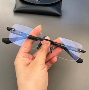 メンズ 向け 高級 レトロ スクエア 型 リーディンググラス｜ブルーライトカット 老眼鏡 メタル リムレス フレーム｜新登場・卸売 - Product Image 4