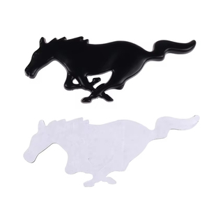 Emblèmes de grille avant de <span class=keywords><strong>voiture</strong></span> de <span class=keywords><strong>cheval</strong></span> noir argenté en plastique ABS chromé galvanisé personnalisé en gros à vendre - Product Image 4