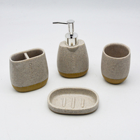 Ensemble de salle de bain minimaliste en résine de sable personnalisé, fabricant de polyrésine, 4 pièces : distributeur de savon, porte-gobelet, décoration pour hôtel et maison