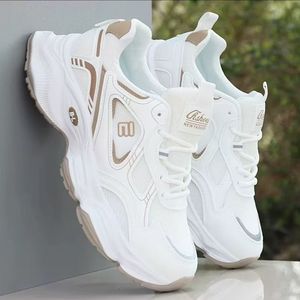 Chaussures de sport décontractées pour hommes, tendance printemps, style marche, semelle <span class=keywords><strong>plateforme</strong></span>, antidérapantes, résistantes à l'usure, <span class=keywords><strong>avec</strong></span> semelle intérieure en maille PU, à enfiler - Product Image 1