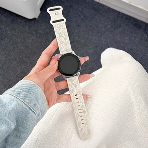 Cinturino per Orologio / GT6/GT5/<span class=keywords><strong>GT3</strong></span>/GT2 <span class=keywords><strong>Pro</strong></span> con Motivo a Rose, Cinturino Sportivo in Silicone con Chiusura a Bottone, Larghezza 18-22mm - Product Image 1