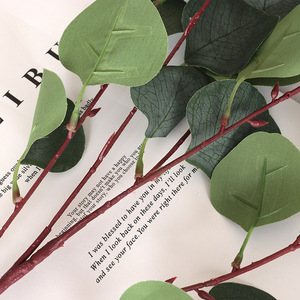 Feuilles d'eucalyptus artificielles 90 cm, fleurs en soie vertes pour décorations de maison et de mariage - Product Image 4