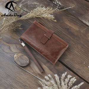 กระเป๋าคลัทช์หนังวัวแท้ AndoBag สไตล์เรโทรสำหรับผู้ชาย กระเป๋าสตางค์ยาว RFID พร้อมช่องใส่บัตรธุรกิจ ความจุขนาดใหญ่ กระเป๋าคล้องมือ รุ่น 1421 - Product Image 1