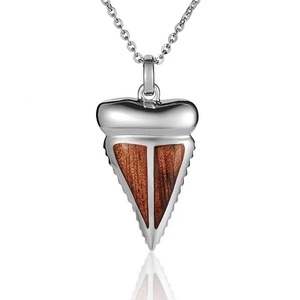 Colgante de Plata de Ley 925 con Madera de Koa, Colgante de Diente de Tiburón de Madera de Koa Tropical Hawaiana - Product Image 1