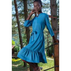 ชุดเดรสยาวสำหรับผู้หญิง ดีไซน์หรูหรา ผ้าวิสโคส คอวีทรงสามเหลี่ยม แขน 7/8  ลายดอกไม้ พร้อมเข็มขัดรัดเอว ผลิตอย่างยั่งยืน - Product Image 1