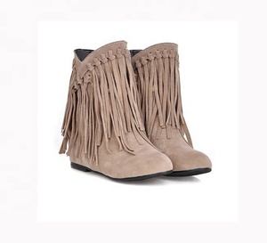 Botines de Invierno con Flecos y Borlas, Estilo Slip-On, Punta Redonda, Talla Grande, Piel Sintética, Gamuza, Cálidos, con Suela de Goma - Product Image 1