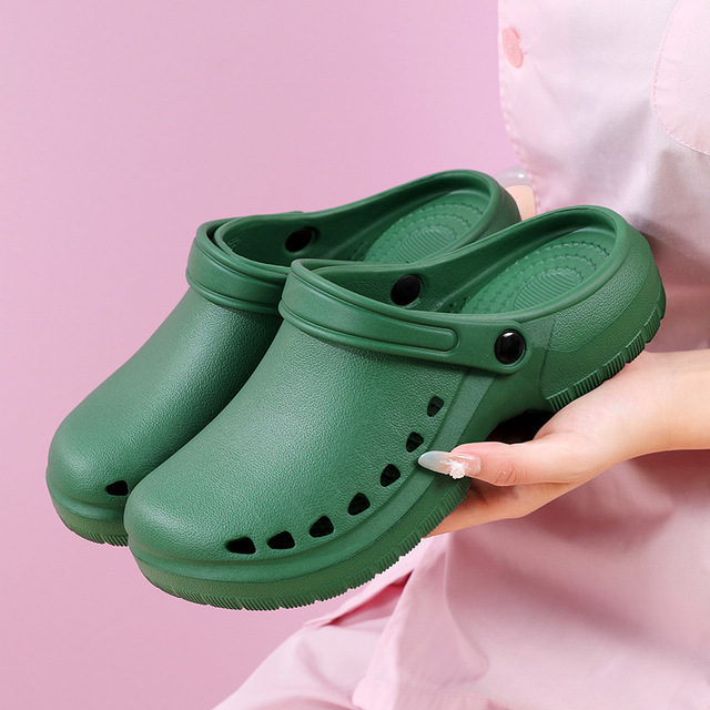Fashion Unisex Non-Slip Lightweight Soft Sole Non Slip Medical Work EVA Clogs for Hospital Nurses Operating Room Footwear