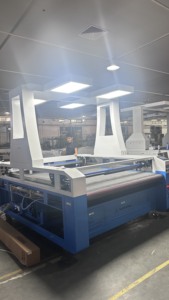 Machine de découpe laser CO2 compacte à double tête KC-1816 avec alimentation automatique et vision CCD - Product Image 2