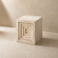 Table de chevet moderne minimaliste pour chambre d'hôtel et salon, en pierre de travertin beige naturel, finition mate luxueuse, socle cube