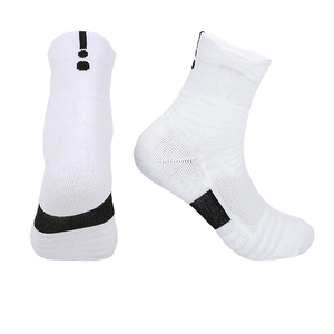 Venta al por mayor de los hombres Dri-tech Control de humedad calcetines deportivos cuarto personalizable No Show verano tobillera diseño de calidad de punto - Product Image 1