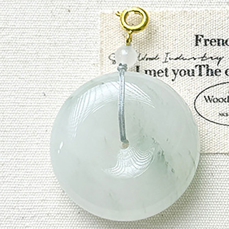 5.La boucle de sécurité jaune doré mesure environ