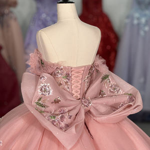 Vestido de Quinceañera Exclusivo 6961 Rosa con Volantes, Corte Imperio, Cintura Natural, Apliques de Lazo y Bordados - Product Image 6