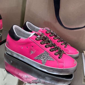 Chaussures de skate de luxe italiennes vintage vieillies, motif doré, avec doublure en duvet d'oie, chaussures décontractées, vente en gros - Product Image 3
