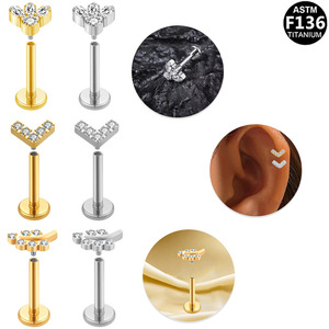 Boucles d'oreilles en alliage de titane en forme de cœur avec filetage interne pour bijoux d'oreille - Product Image 4