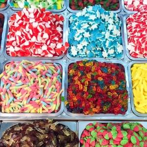 Gula bersertifikasi HALAL lembut Chewy Gummy bentuk bermacam-macam bentuk buah rasa asam dilapisi minyak manis kustom - Product Image 1