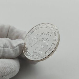 Moneta Commemorativa in Metallo Placcata Argento/Oro, Moneta Portafortuna a Quattro Foglie, Oggetto da Collezione in Argento - Product Image 6