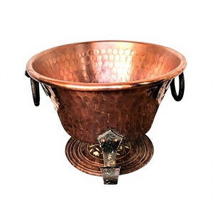 Macetero de cobre con patas inferiores, accesorio decorativo de cobre martillado para decoración del hogar y jardín - Product Image 1