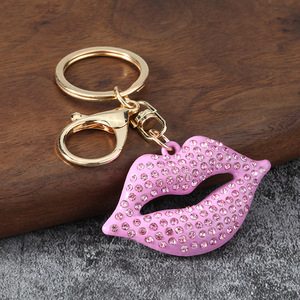 Portachiavi con Labbra in Strass per Donne, 58mm, Anello Portachiavi Scintillante con Cristalli, Charm per Borsa, Rosso Rosa - Product Image 3