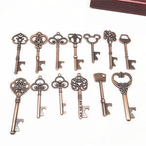 Fabriek Directe Retro Kaart-Stijl Metalen Sleutelhanger Diy Bruiloft Cadeau Gegraveerd Liefde Thema Creatieve Kaart Retro Flesopener Sleutelhanger - Product Image 5