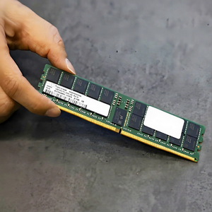 M393A4K40Eb3-Cwe Ddr4 <b>32Gb</b> 3200 Pc4-25600 2Rx4 Ecc Registered Rdimm 288-Pin Server Memory Module For Data Centers Workstations - Product Image 1